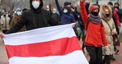 "Марш против фашизма" в Беларуси: силовики применили спецсредства, более 200 задержанных