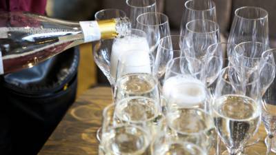 Диетолог призвала отказаться от шампанского в новогоднюю ночь
