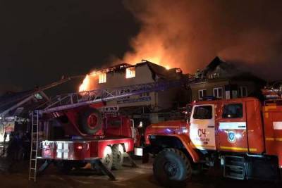 В Нальчике локализовали пожар в магазине на площади 1,5 тыс. кв. м