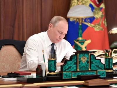 Путин продлил действие контрсанкций до конца следующего года