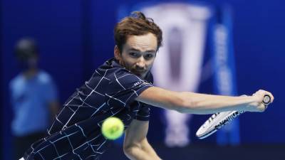 Медведев обыграл Тима в финале Итогового турнира ATP