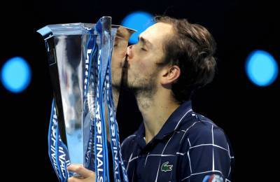 Русский теннисист поцеловал Кубок. Как Медведев выиграл главный турнир года: фото
