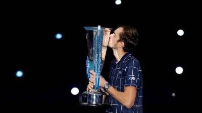 Чемпионский характер: Медведев победил Тима и выиграл Итоговый турнир ATP в Лондоне