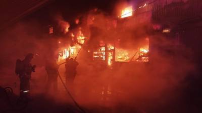 В Ростове-на-Дону загорелся нежилой четырехэтажный дом