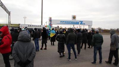 По Одессой торговцы перекрыли трассу, протестуя против карантинных мер