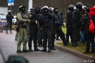 Во время протестов в Беларуси силовики задержали более 370 человек