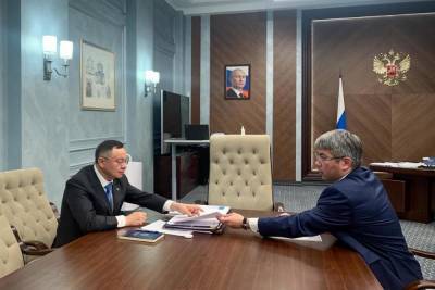 Глава Бурятии обсудил цену на жилье в новостройках с министром строительства РФ