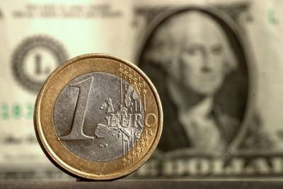 Доллар задал гривне трепку, НБУ разительно изменил курс валют: чего ждать украинцам