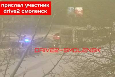 В Смоленске серьезно столкнулись автобус и иномарка