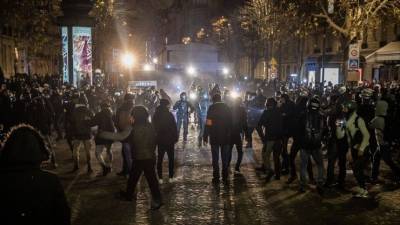 Волна протестов прокатилась по Франции из-за нового закона о правах журналистов