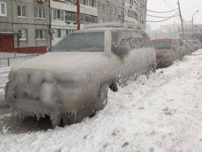 Владивосток начинают освобождать от ледяного панциря