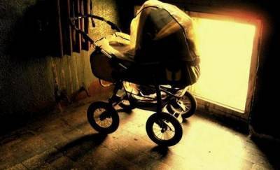 В Тюмени на лестничной клетке дома загорелась детская коляска