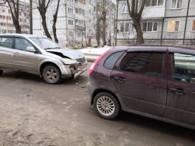В Сыктывкаре две юные пассажирки пострадали в ДТП