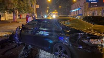 В Одессе "скорая" столкнулась с Lexus, трое пострадавших