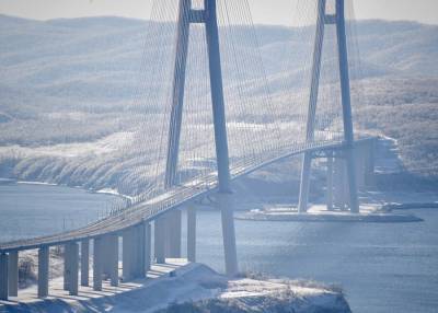 Власти назвали дату открытия моста на отрезанный стихией остров Русский