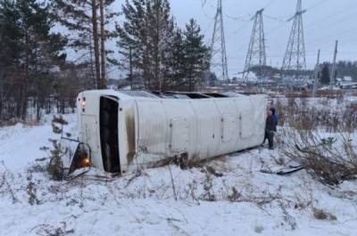 Пять человек пострадали в крупной аварии с автобусом в Иркутской области