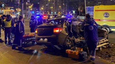 В Петербурге три человека пострадали в ДТП с угнанным Infiniti