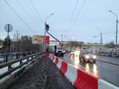 В Астрахани на мосту на Аэропортовское шоссе перекрыли одну полосу