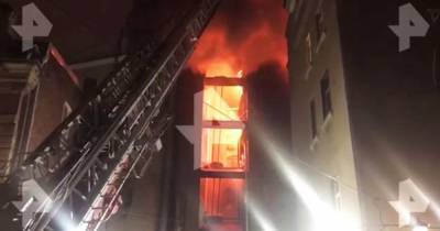 Перекрытия обрушились внутри горевшего исторического здания в Ростове