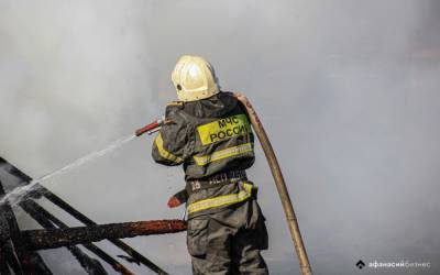 Женщина получила ожоги на пожаре в Тверской области