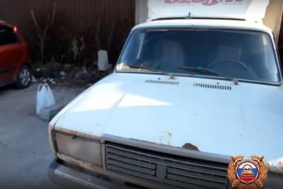 Фургон коммерсанта арестовали из-за крупного долга в Твери