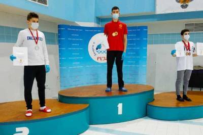 Ещё две золотых медали в копилке пловца из Серпухова