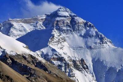 Вершину Эвереста загрязнили микропластиком