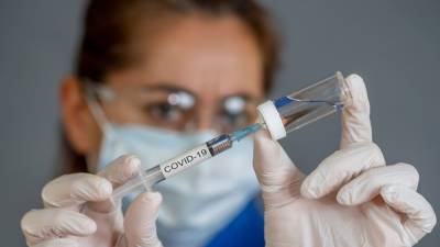 Вакцина AstraZeneca от COVID-19 показала среднюю эффективность в 70%