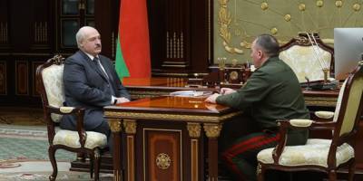 Лукашенко посетовал министру обороны на отсутствие патриотизма у "мужиков"