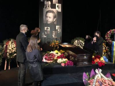 Похороны Романа Виктюка во Львове: украинцы прощаются со знаменитым режиссером