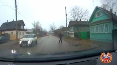 Момент наезда на пешехода в Торжке снял видеорегистратор автомобиля
