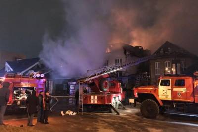В Нальчике сгорел магазин в жилом доме