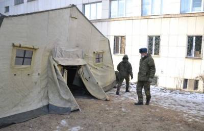 Военные построили возле миасской больницы теплую палатку для очереди на КТ