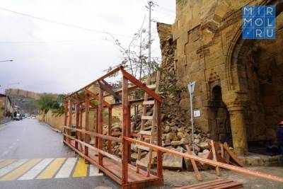 В Дербенте начались восстановительные работы стены крепости «Нарын-Кала»