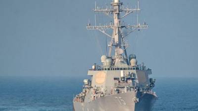 Американский эсминец идет в Черное море