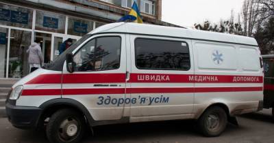 В Харькове мужчина избил отца и набросился с кулаками на медиков "скорой"