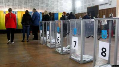 «Слуга народа» на местных выборах не намного опередила «Евросолидарность»: подробности рейтинга