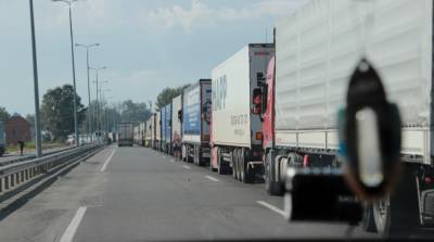 На границе с РФ образовалась очередь из грузовиков