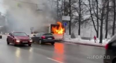 В Чебоксарах дотла сгорел автобус № 35