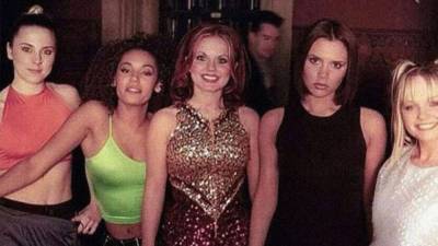 Платье из клипа Spice Girls выставлено на благотворительный аукцион