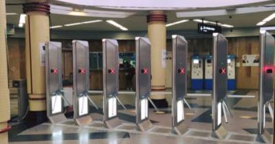 В киевском метро установили новые турникеты, которые невозможно перепрыгнуть (фото)