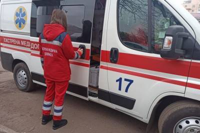 В Харькове буйный мужчина напал на сотрудников "скорой", которые не дали ему избить отца