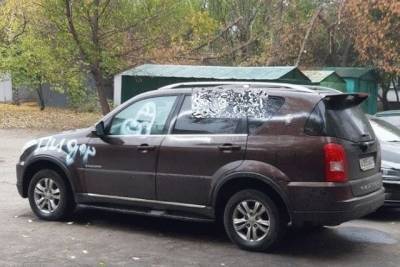 В Донецке разрисовали авто известного активиста русского мира