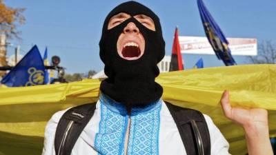 Обстановка вокруг Донбасса накаляется: Киев завлекает западных «инвесторов», а Россия возвращает статус врага №1