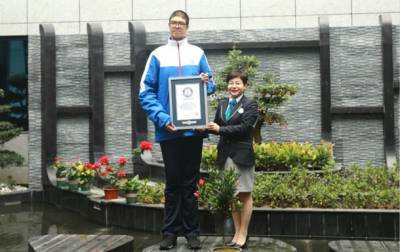 Школьник из Китая признан самым высоким подростком