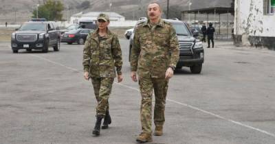 Ильхам Алиев за рулем броневика вместе с женой въехал в возвращенный Азербайджану Агдам
