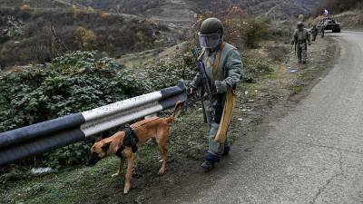 «Угрозы жизни нет»: российский военный пострадал при взрыве мины в Карабахе