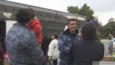Российские миротворцы сопроводили колонну с беженцами в Степанакерт
