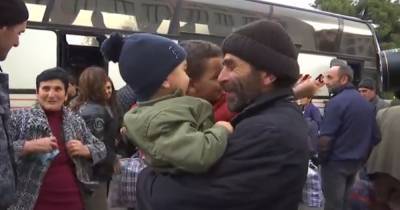 Еще 1300 беженцев прибыли в Степанакерт в сопровождении миротворцев