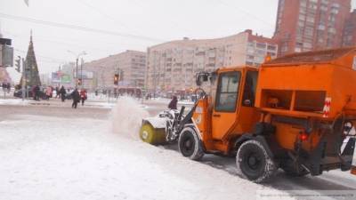 Солевые растворы помогут обледеневшим дорогам Петербурга